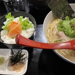 麺屋 秀高 - 鮭ハラスのお茶漬けセット プラス100円