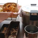 ベイクオーレ - さつまいもご飯、パン