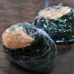 四日市ヒモノ食堂 - おにぎり 一つ180円。おおきいです。