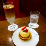 Bashamichi Juubankan - ケーキの「シブースト」と、アイスコーヒー
