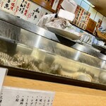 Hyou Tan Zushi - 目の前の水槽には車海老やミル貝、サザエなど