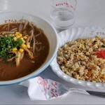 どさん子 - 味噌ラーメン、チャーハン