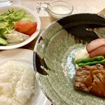 Yufoni - 【’23.11】豚ロース・豚バーグ　洋梨の赤ワイン煮　950えん