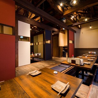 The interior of the store has a somewhat relaxing Japanese atmosphere. Completely private rooms available for banquets