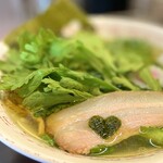 一文字 結 - ・春菊中華そば(平打ち麺) 1,000円/税込