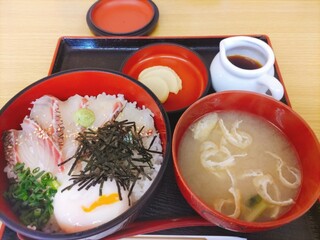 Saishokutei Yamada - ★★★★たい飯 900円 鯛は六切れほどで物足りないがタレがめちゃウマ！