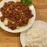 福新楼 - 細切り牛肉とたっぷりキャベツ1200円ライス無料大盛に搾菜とスープ付き