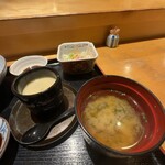 旬彩和食 うえの山 - サラダ、茶碗蒸し、味噌汁