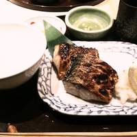 伊豆の旬 やんも 丸の内店 - 鯖塩