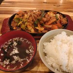 肉真 - 豚肉炒め定食のメイン部分