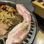 Yakiniku Kankokuryouri Yaku Yaku Shokudou - 