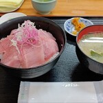 みなと市場 小松鮪専門店 - 中トロ丼1000円