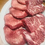 炭火焼肉ホルモンさわいし - 