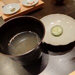 おみ乃 椿 - 鶏スープ、漬物　大根と胡瓜