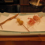 才巻の頭、銀杏、穴子の中骨煎餅