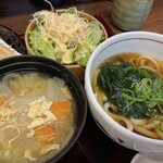 ゆう輝 - サラダ、うどん、味噌汁