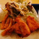 カトマンズ・カフェ - 唐揚げ、サラダ、アチャール