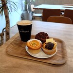 CAFE BRICCO - 料理写真:オレンジ＆ヨーグルト、チョコクランチ、おぐらバター、ブレンドコーヒーＬ