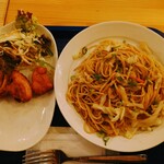 カトマンズ・カフェ - 令和5年12月
ランチタイム(11:00〜14:30)
ネパール焼きそばランチセット 税込700円
野菜ミックスネパール焼きそば、唐揚げ、サラダ、アチャール