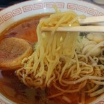 としま - 麺は太さ普通でやや縮れあり。