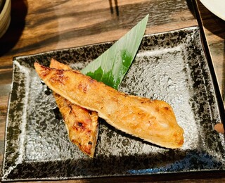Motsuyaki Enjin - 鮭ハラス焼き 皮が好き♡