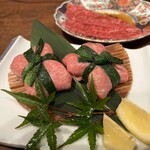 生肉専門店 焼肉 金次郎 - タンでネギを包んだ最高のやつ。ネット予約時に迷わず選んだほうがいい。