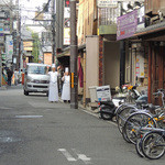 祇園おくむら - シェフの後ろに舞子さん〜♬