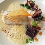 近海産旬魚のヴァプール　丹波産枝豆とスモークの香るエミュルション