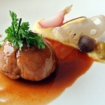 トランテアン - 地元の秋野菜を詰めたカイユのラケ　赤ビーツ入りのジュ