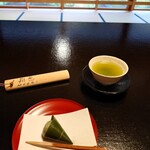 あさば - 客の数だけつくる　あさばのお着きの　生麩饅頭　