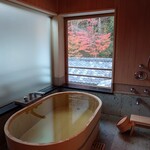 あさば - この　お風呂桶　ゆっくりと　手足伸ばせます　頭を置いて窓を開けてあさばの風も　楽しめます