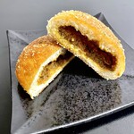 渋谷まる福 - 牛肉たっぷりカレーパン