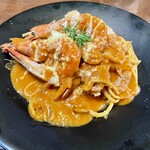 Tom's Cafe - 渡り蟹と有頭海老のトマトクリームパスタ