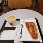 サンマルクカフェ - ジューシーあらびきウインナーデニッシュとアメリカンコーヒー、420円