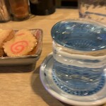 大林 - お通しと焼酎の入ったグラス　これを適度に水で割る