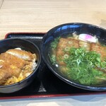 Sukesan Udon Asakawaten - ミニカツ丼¥400 つくねうどん¥580