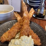 鎗屋町 つぶらや - 立派サイズのエビフライ