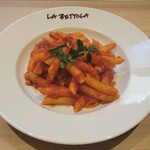 ITALIAN BBQ LaBettola - 辛いトマトソースのペンネ