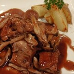 鉄板焼とお好み焼 みしまや - とりももの赤ワイン煮込み