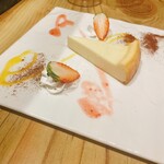 シェフの肉料理と花畑牧場チーズ Selection - チーズケーキ