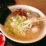 MUTTA - とんこつラーメン(細麺)