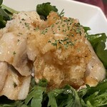 焼きもの家 慶 - ここの豚シャブは豚の脂やクセをあまり落としてないので野生的な濃い味がする。その豚肉の強いクセと春菊の強い香りがぶつかり合うのがスリリングと思うけど、おろしが割って入って、拍子抜けするような和解^_^