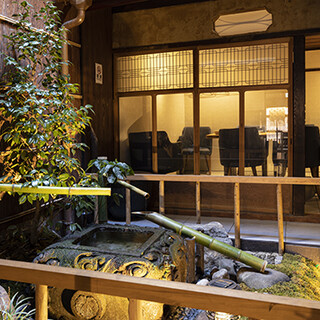 Enjoy a blissful moment at a Japanese Cuisine renovated from an old folk house where you can feel the atmosphere of a Kyomachiya.