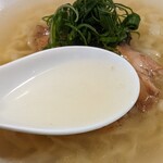 喜多方 満喜 - 透明な塩スープ
