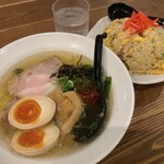 和歌山ラーメン 八両 - 