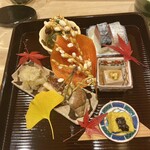 馬車道 大かわ - 八寸　鯖寿司 。春菊と新いくらとしめじ。
            胡桃豆腐。粟麩の田楽。磯つぶ貝。いわしのみぞれ合え。穴子煮凝り。