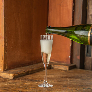 名物のこぼれスパークリングをぜひ