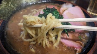 神田ラーメン わいず - 麺リフト