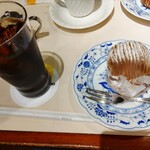 Kafe Kororado - ケーキのセットを注文。僕は、アイスコーヒーとモンブランをいただきました。