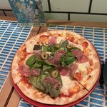 スタンド4坪らばー - 生ハムサラダピザ